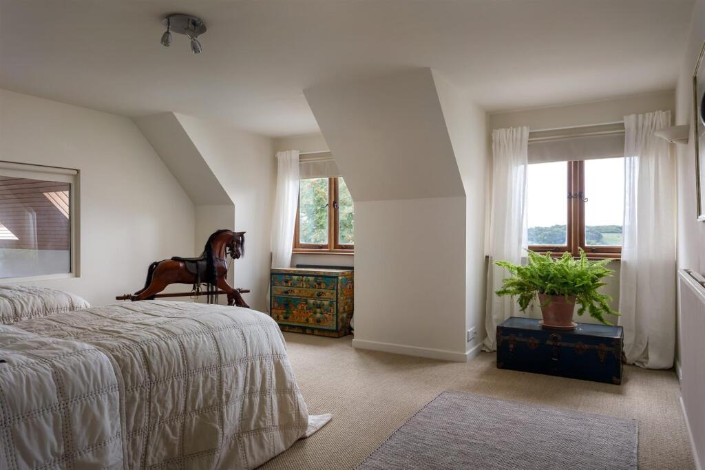 75 - High Barn - GL6 0QA - Web.jpg