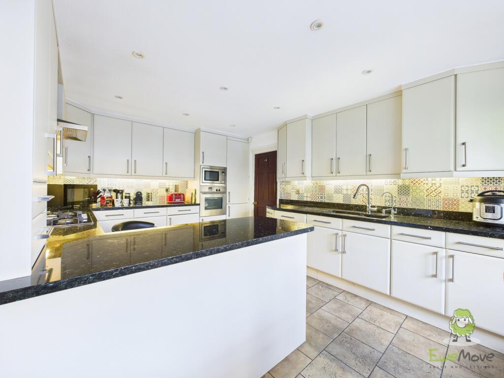 CAM01543G0-PR0169-STILL006