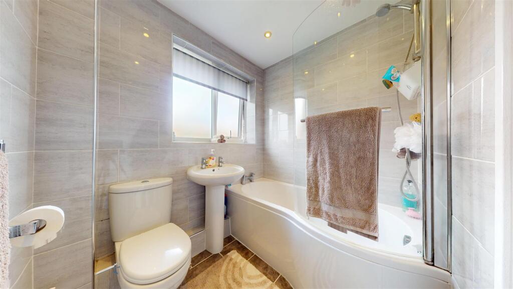 Barwell Avenue Bathroom