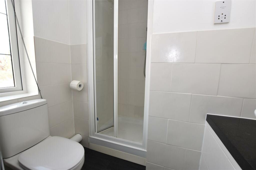 En Suite Shower Room.JPG