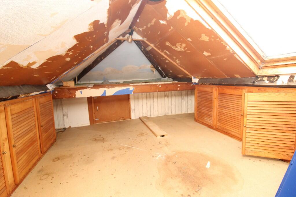 LOFT ROOM 