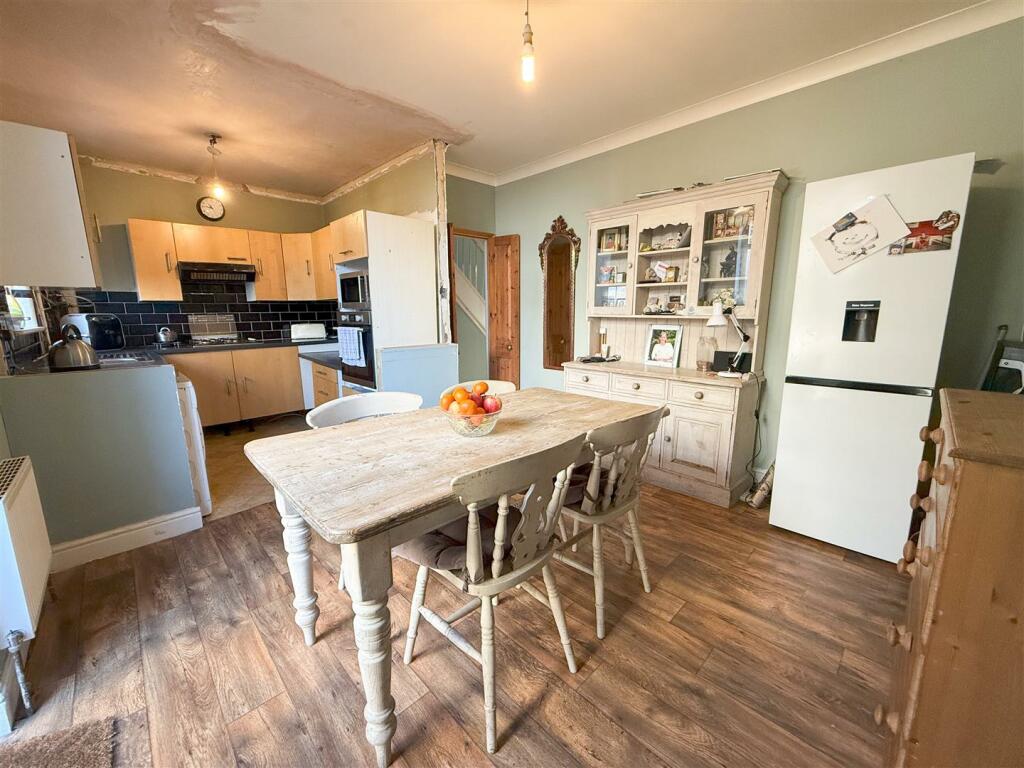 KITCHEN/DINER