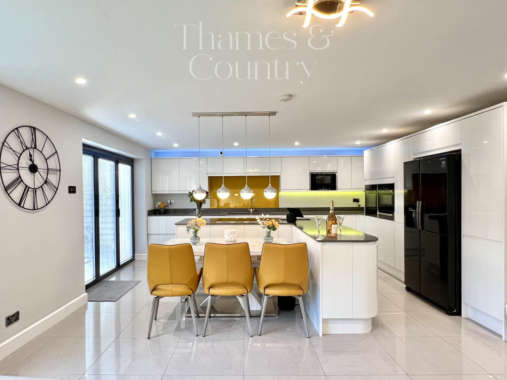 KITCHEN DINER LOUNGE