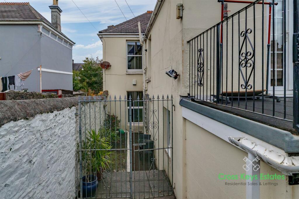 Gardens &amp; Driveway