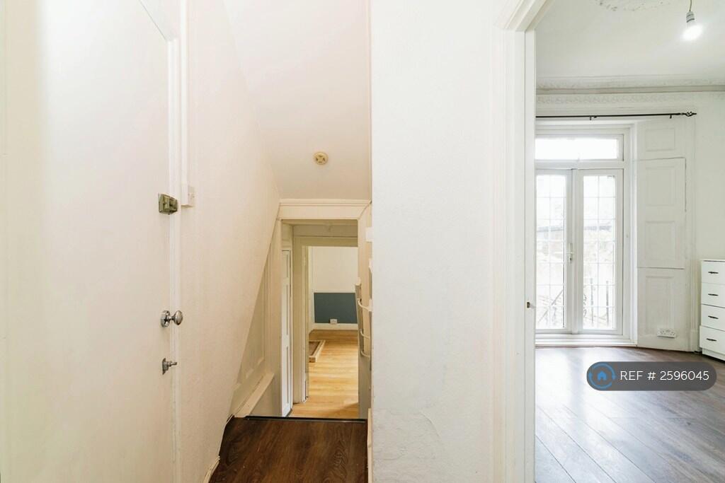 Bedroom 2 (&amp; Corridor To Living Room)
