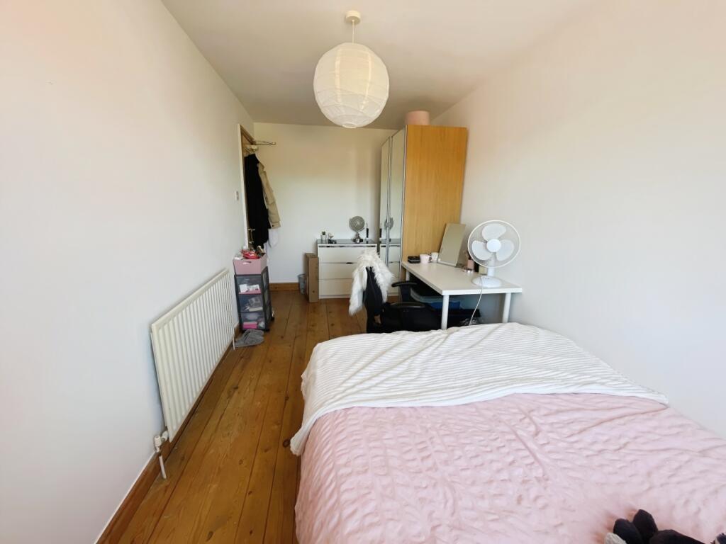 pbox-bedroom-306522.JPG