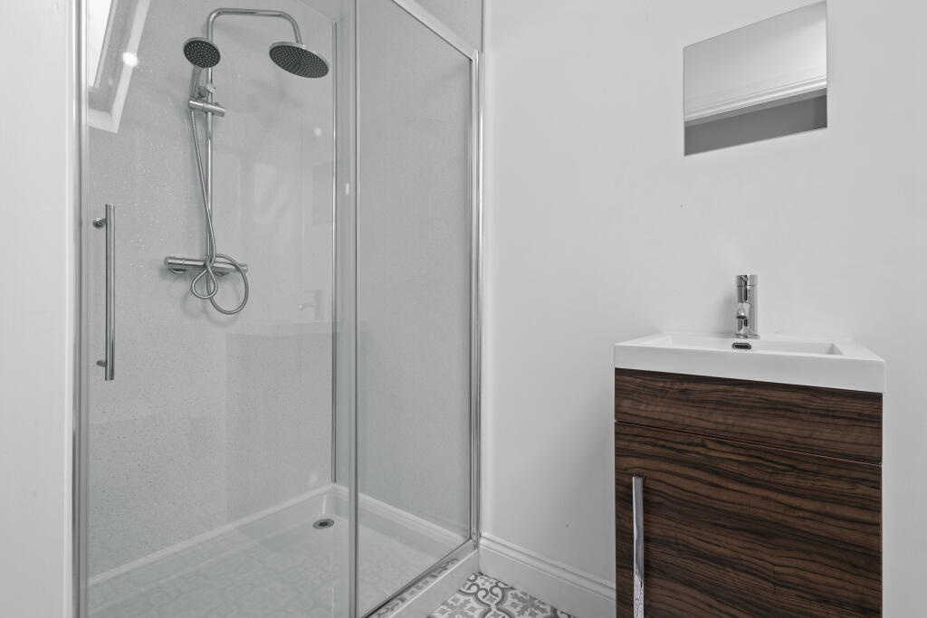 Primary ensuite 2