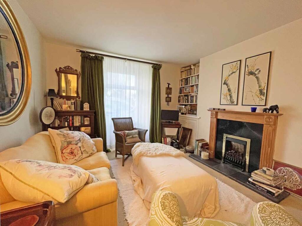 Mount Pleasant Terrace 3 Lounge 2...jpg