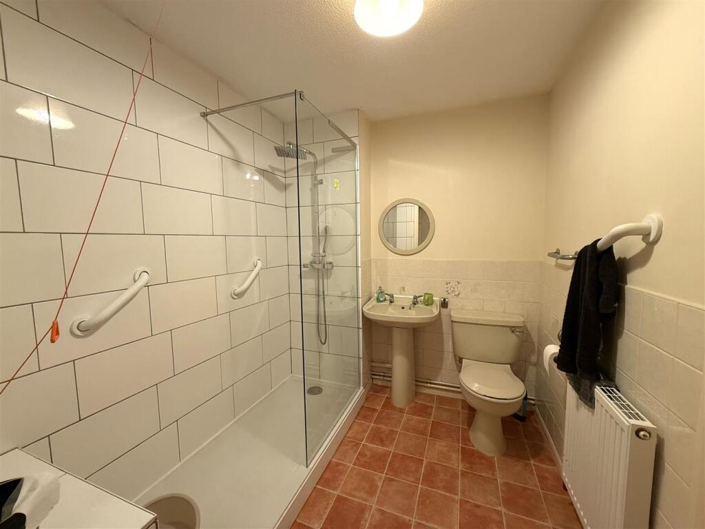 34 the laurels ne wbath.jpeg