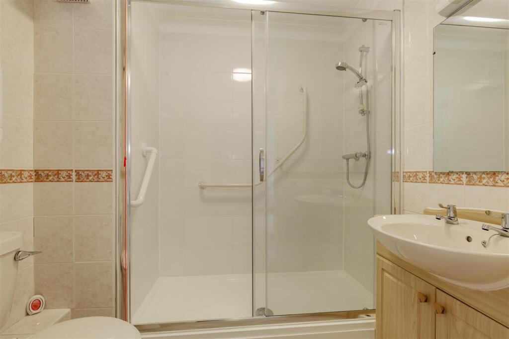Shower Room-1.jpg