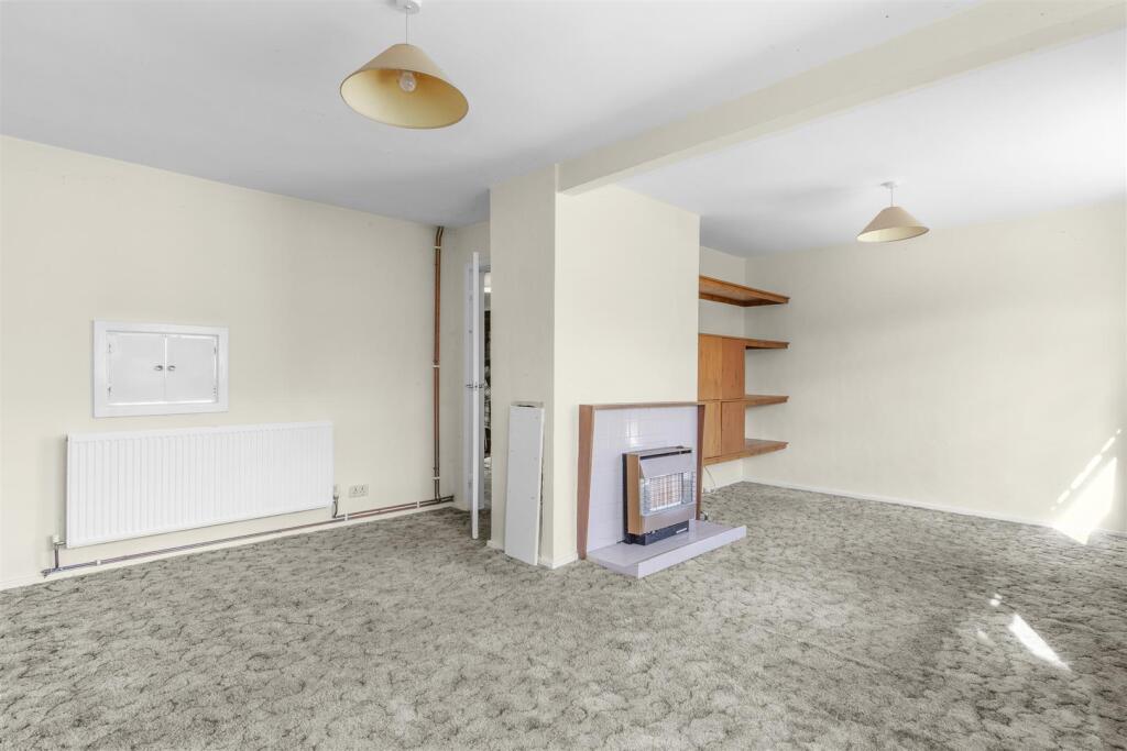 38 Harries Way, HP15 6UE-12.jpg
