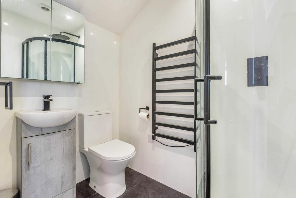 Annexe Shower Room