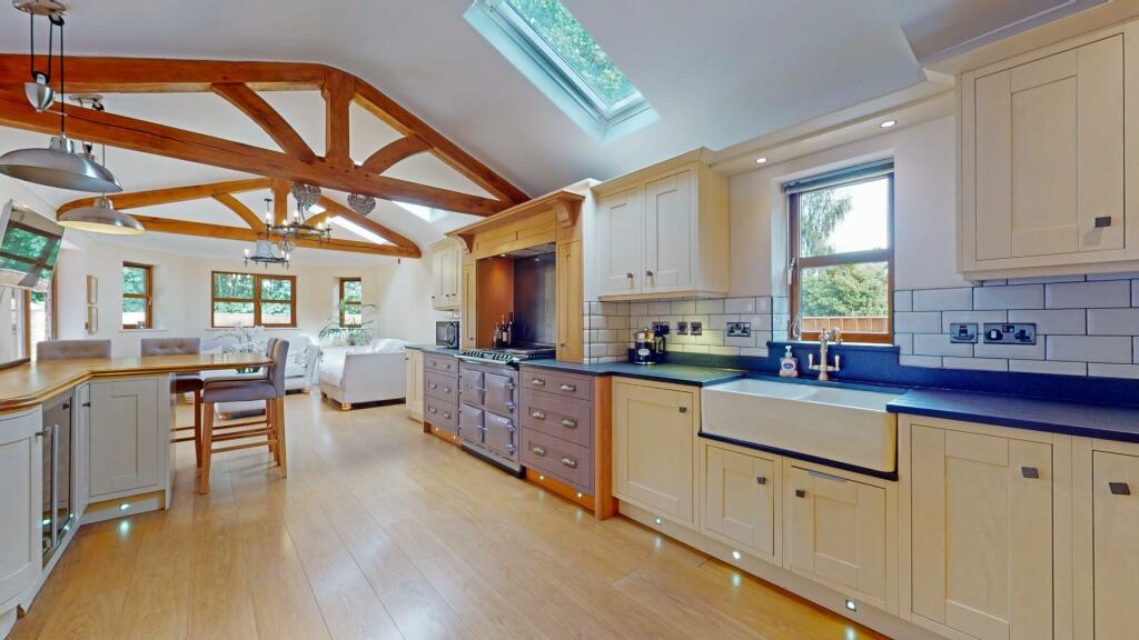 KITCHEN DINING/FAMILY ROOM