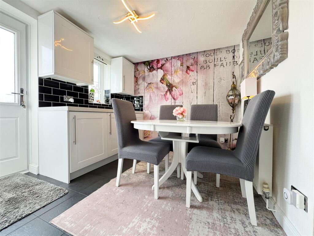 KITCHEN BREAKFAST ROOM