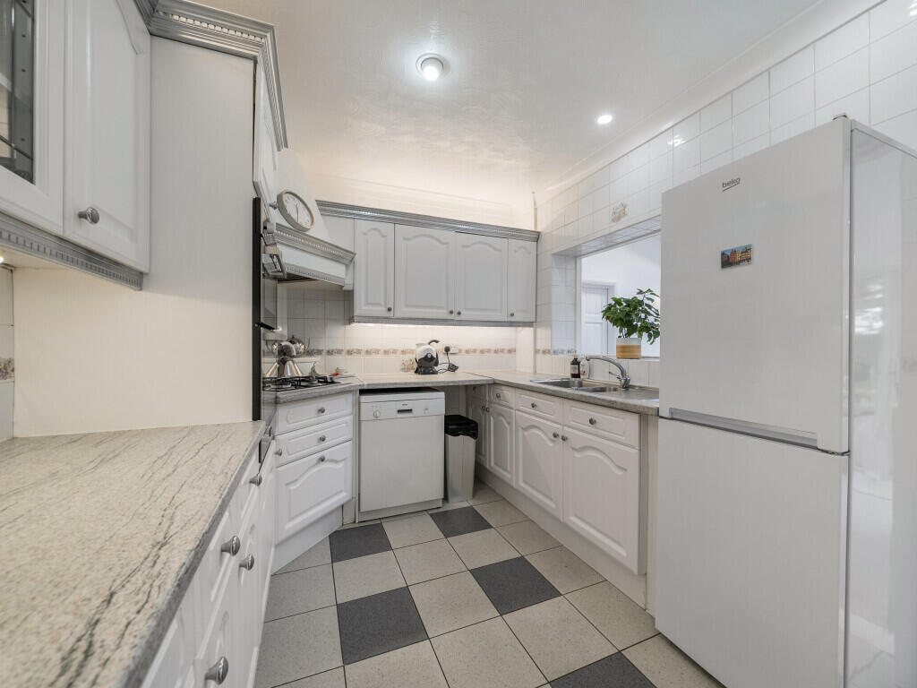 1369972-24-68fb69...