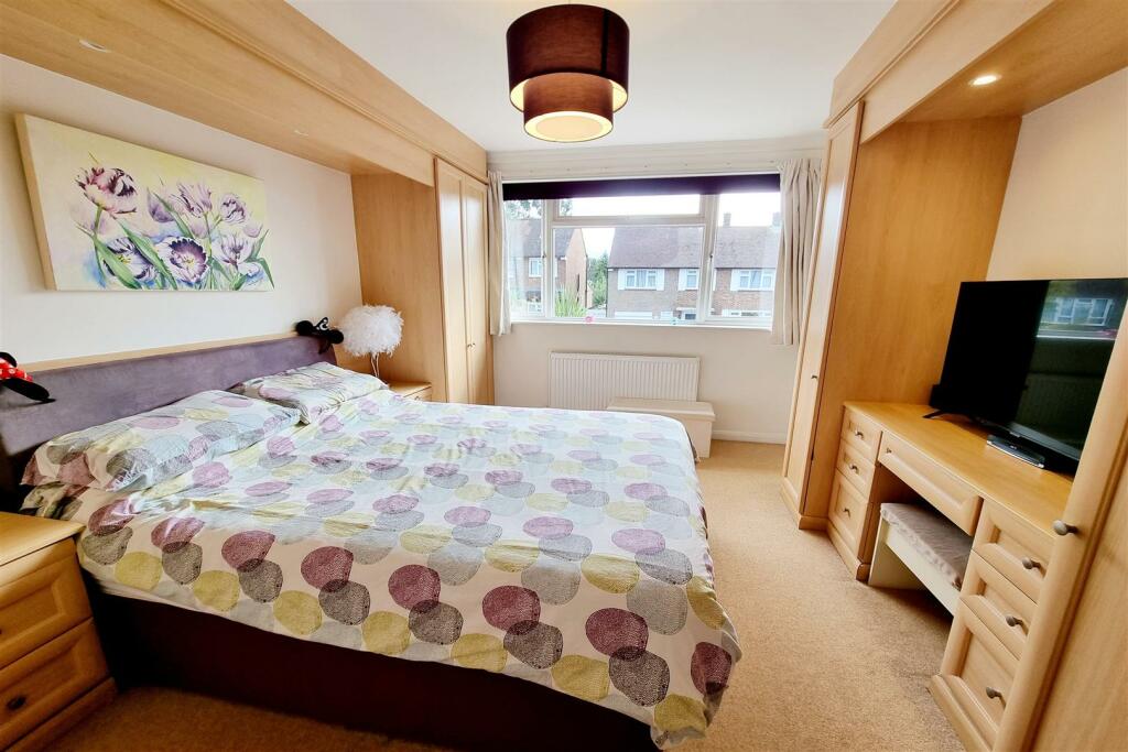 BEDROOM 1: