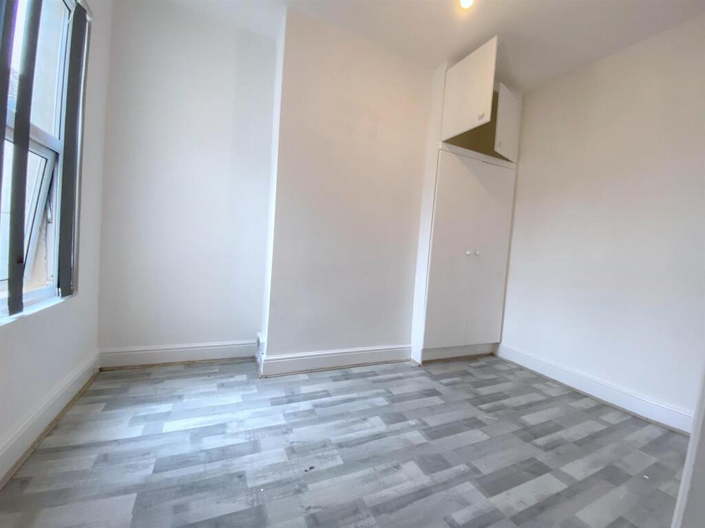 BEDROOM.jpg
