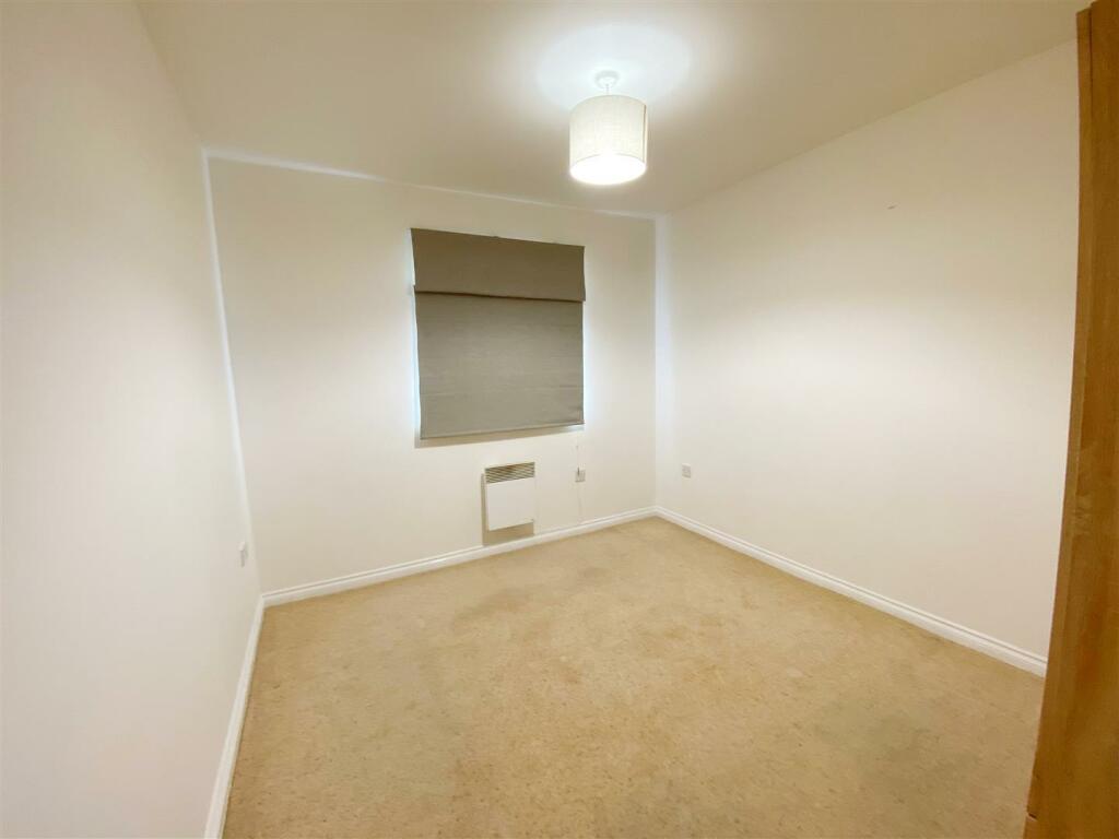 Bedroom 1.jpg