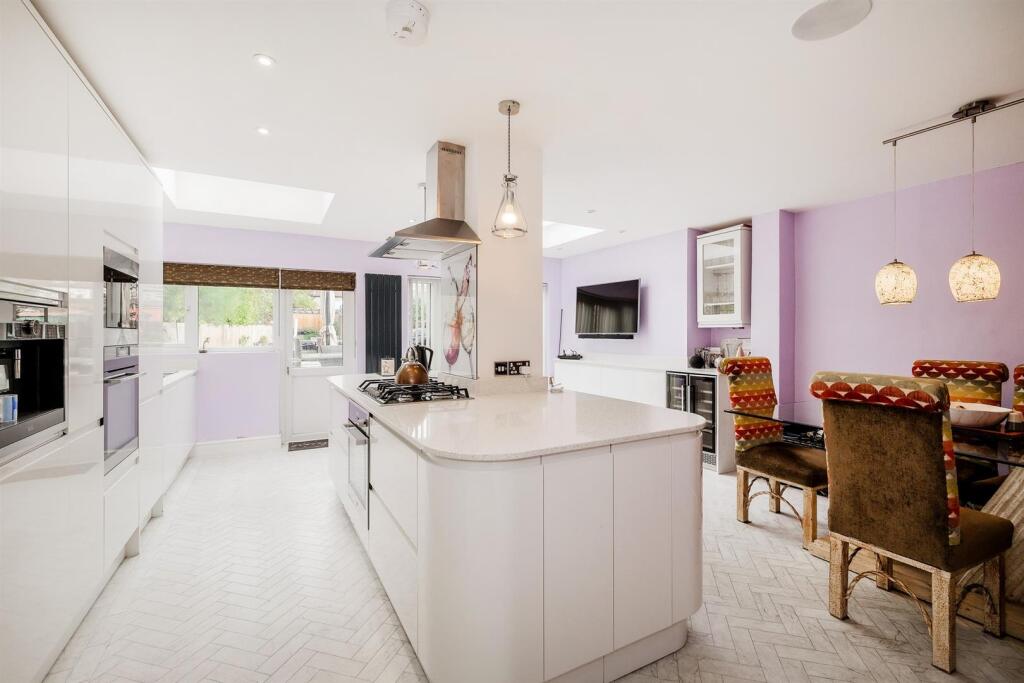 Larkswood Road-23.jpg