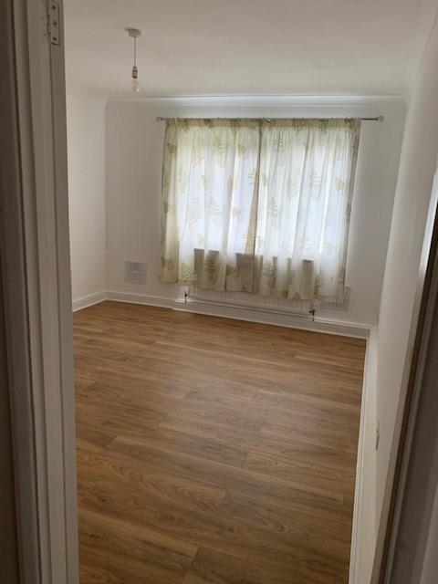 through to bedroom flat 1.jpg