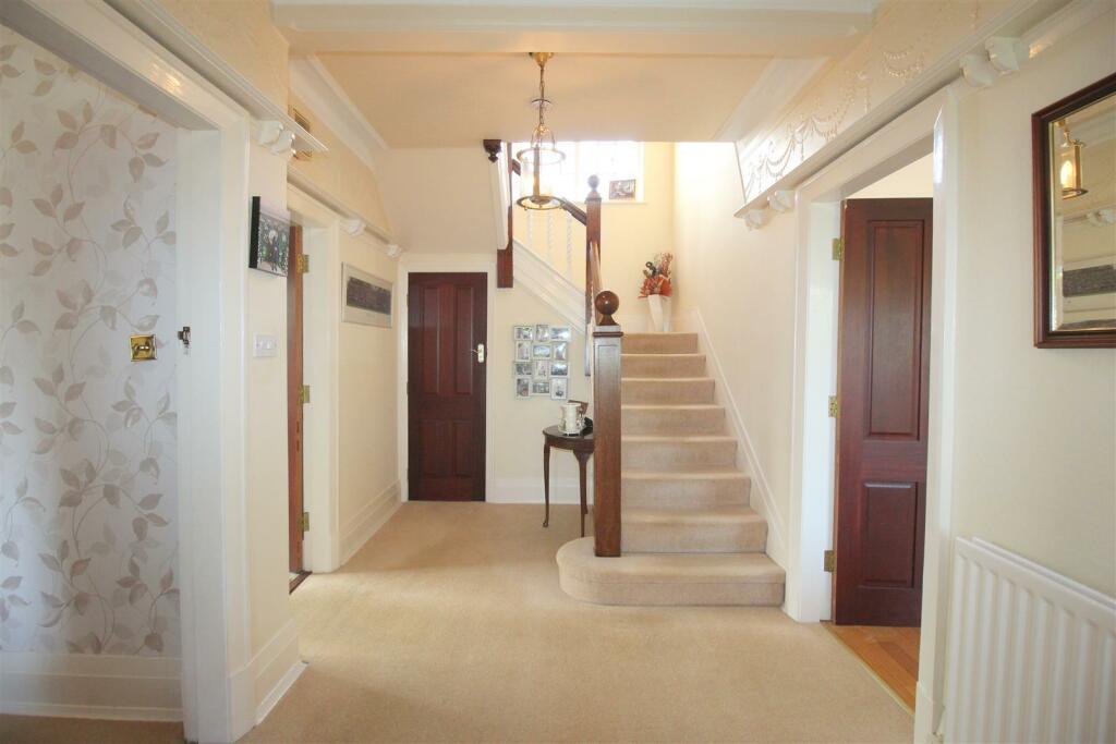 St Annes Road East, 202, hallway.JPG