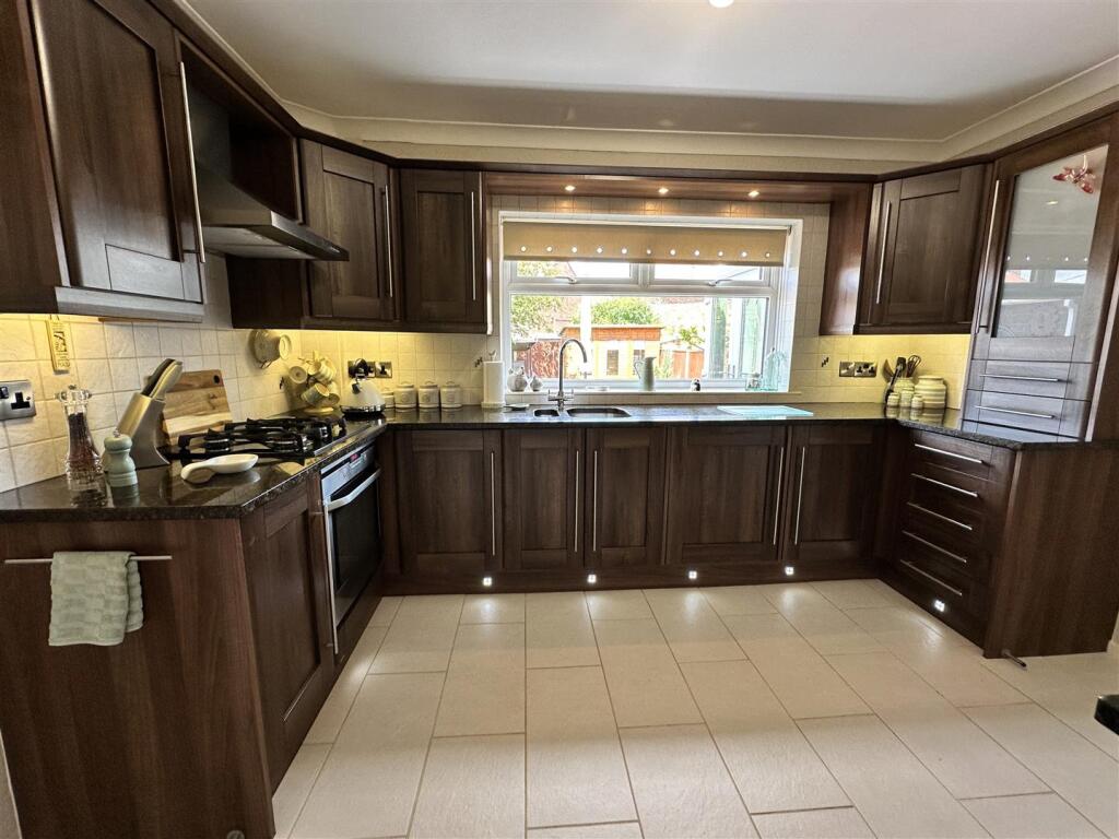 Kitchen1.jpg