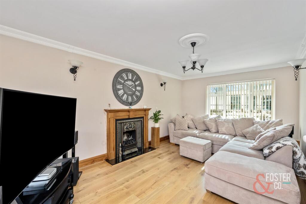 Whitethorn Drive, 9-017.jpg