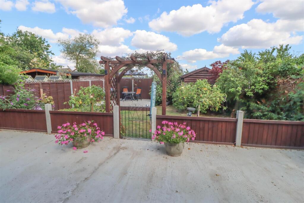 6 THE CHASE GARDEN.jpg