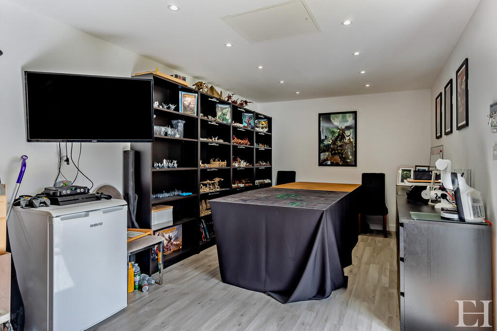 8662282-interiorW...