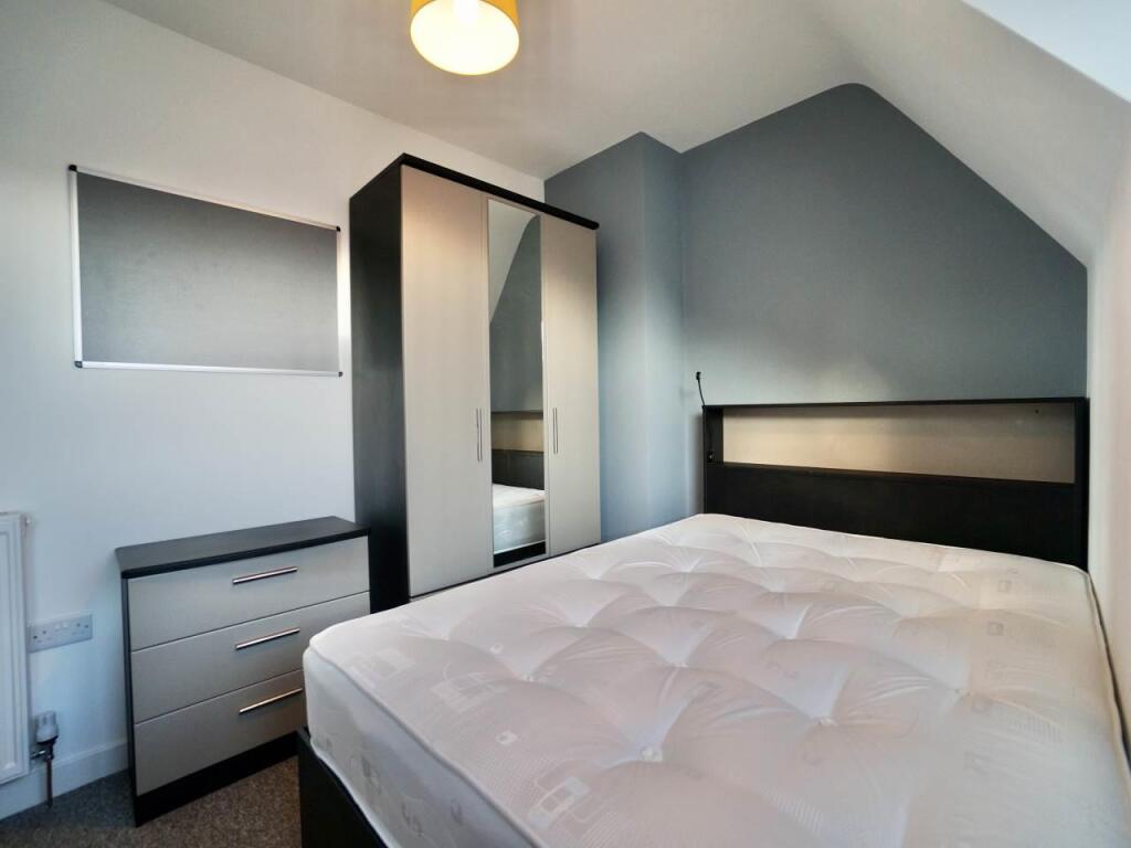Bed 4.jpg