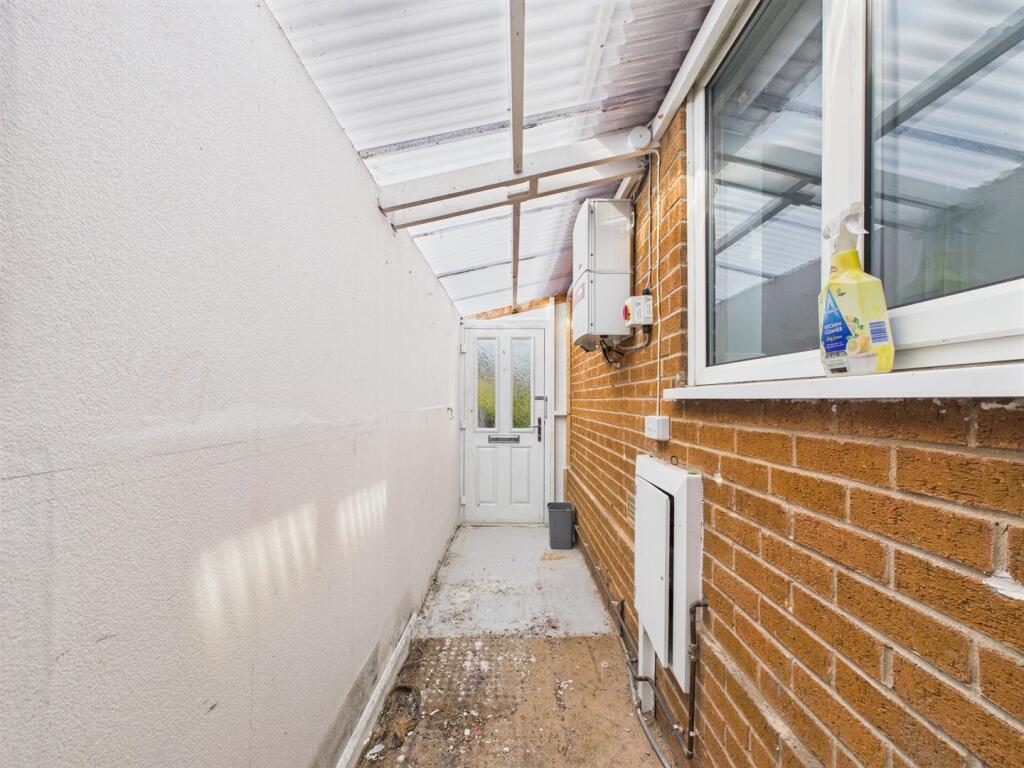 Enclosed side return