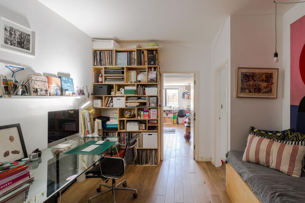 266828 - Flat 20, Pioneer Centre-46.jpg