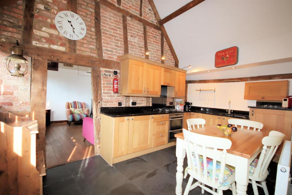 Kitchen/Dining Room