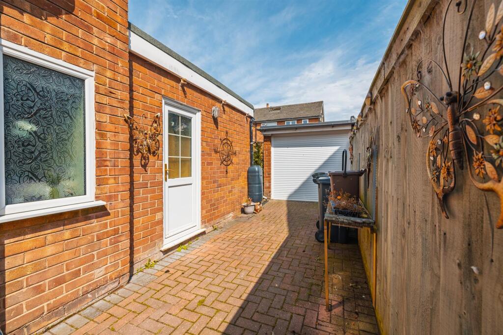 4 Bushell Close-11.jpg