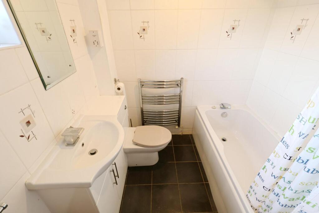 EN SUITE BATHROOM