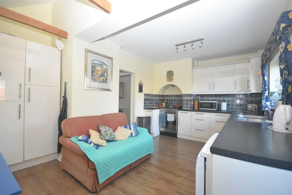 Kitchen 3.jpg
