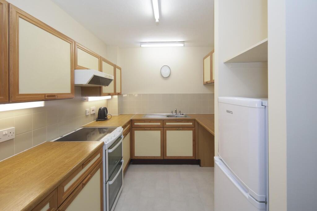 50 Oakfield House CV32-4.jpg