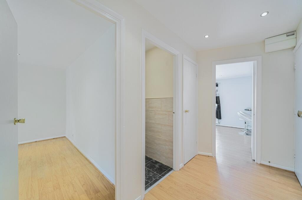 EweMove Harrogate Hallway