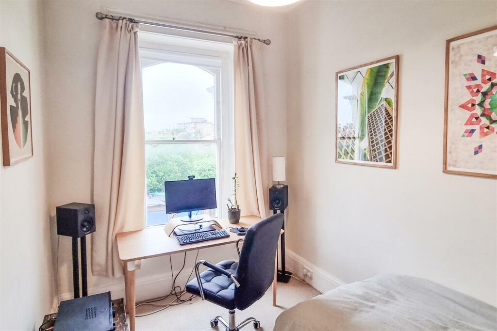 Bedroom2_1.jpg