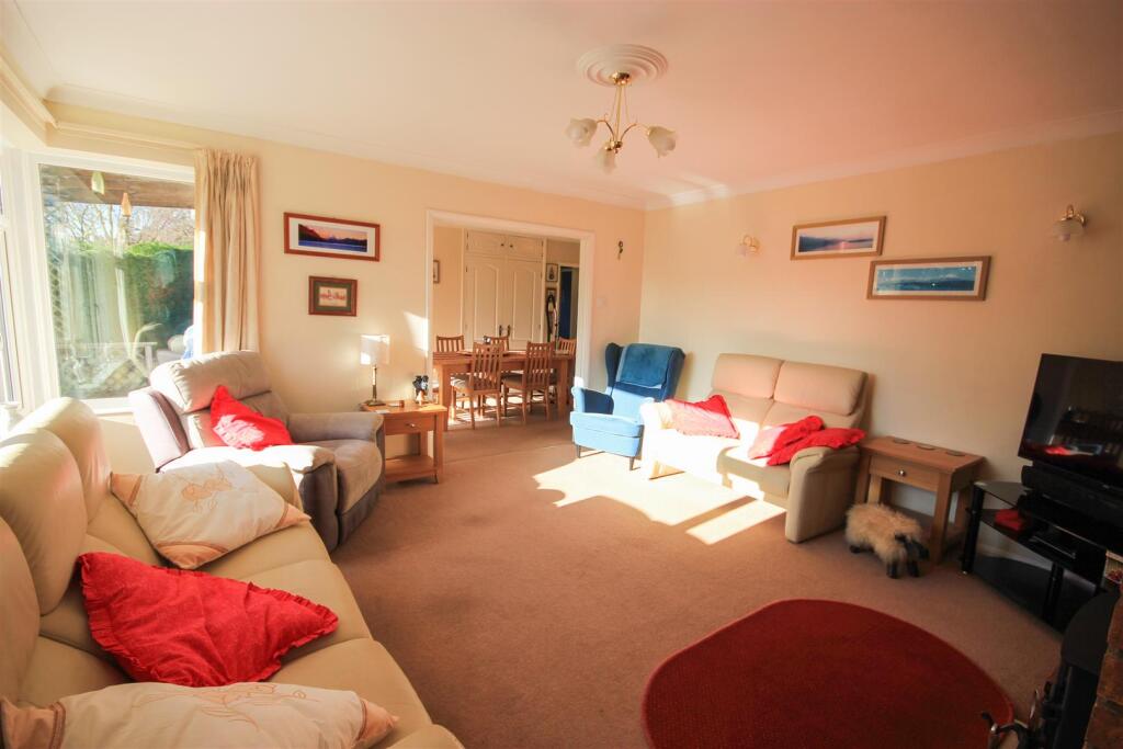 lounge 2..jpg