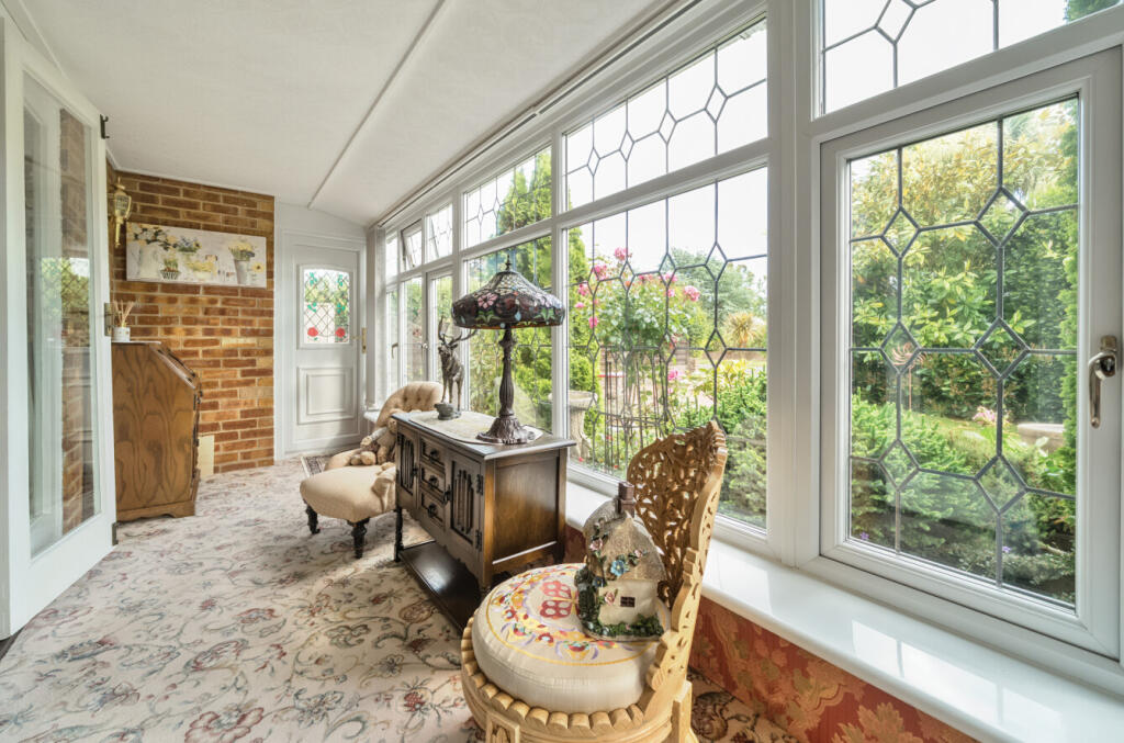 1299573-18-683752...