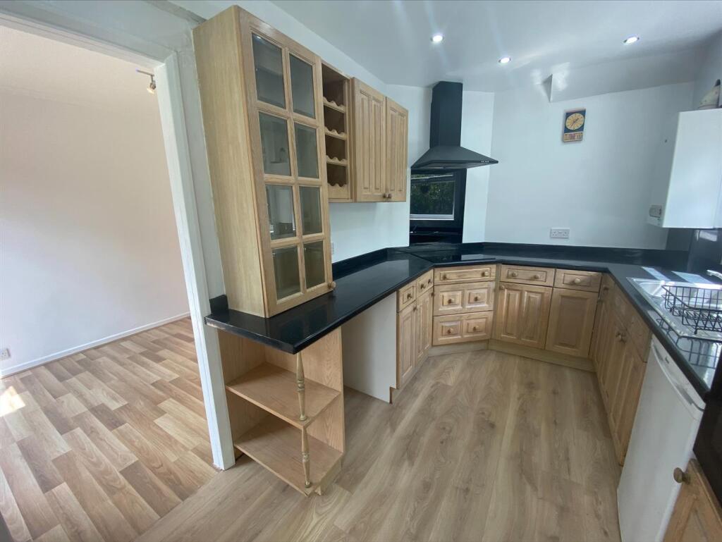 KITCHEN 1.jpg