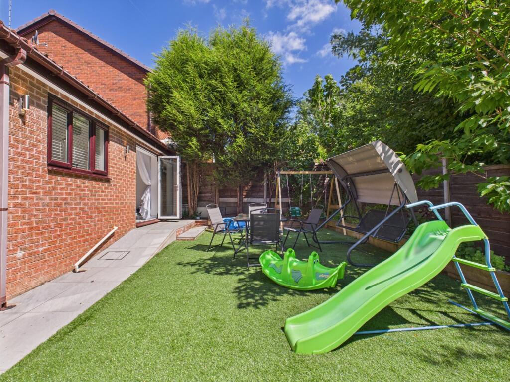 CAM03729G0-PR0090-STILL041