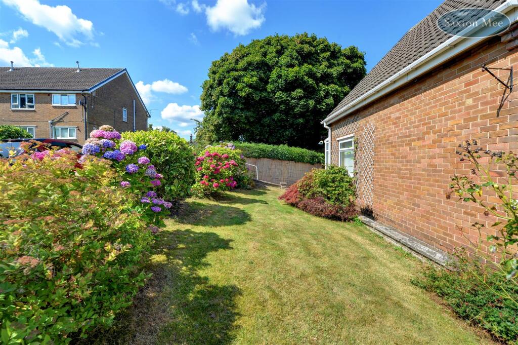 29 MCINTYRE ROAD - garden 1438.jpg