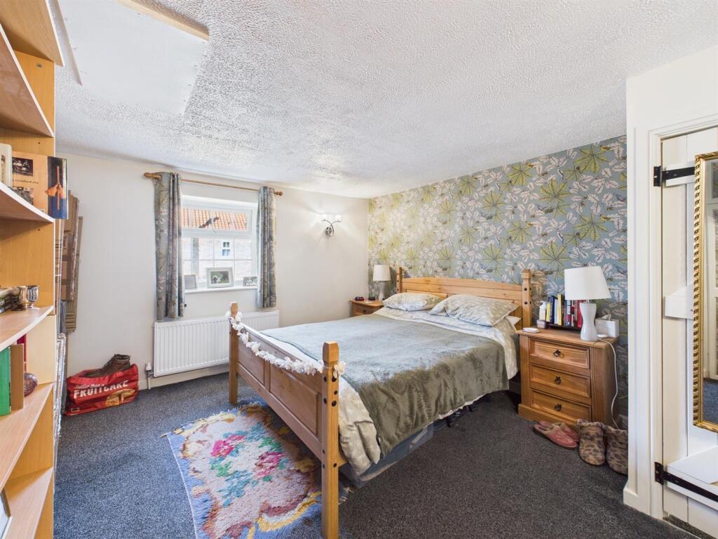 Bedroom: