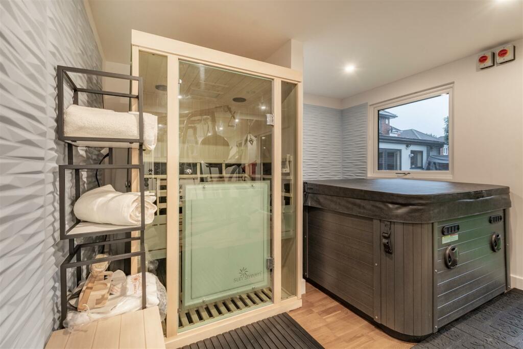 8526847-interior10.jpg
