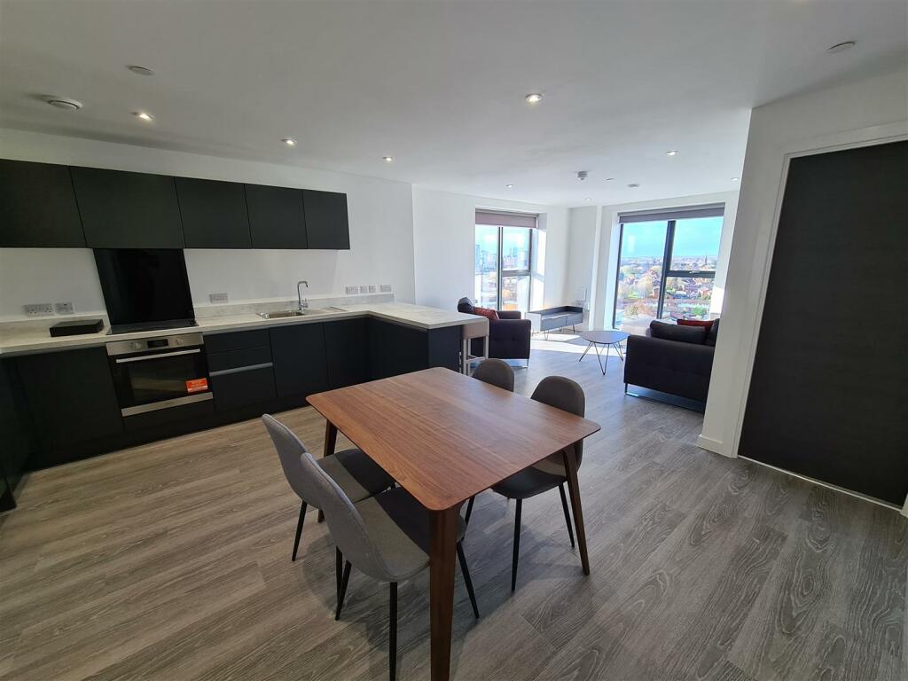 Open Plan Living Room/Dining Area/Kitchen