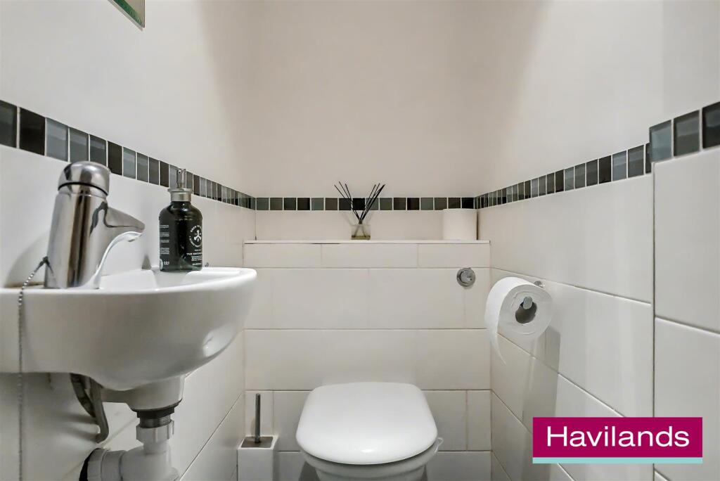 54 Cheyne Walk N21 1DE-10.jpg