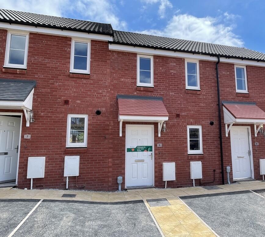 9 Calm Water Close, Dawlish - front main