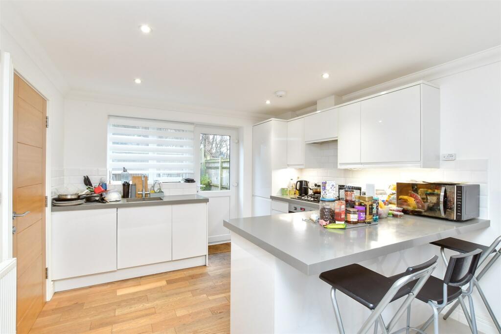 Lounge/ Kitchen